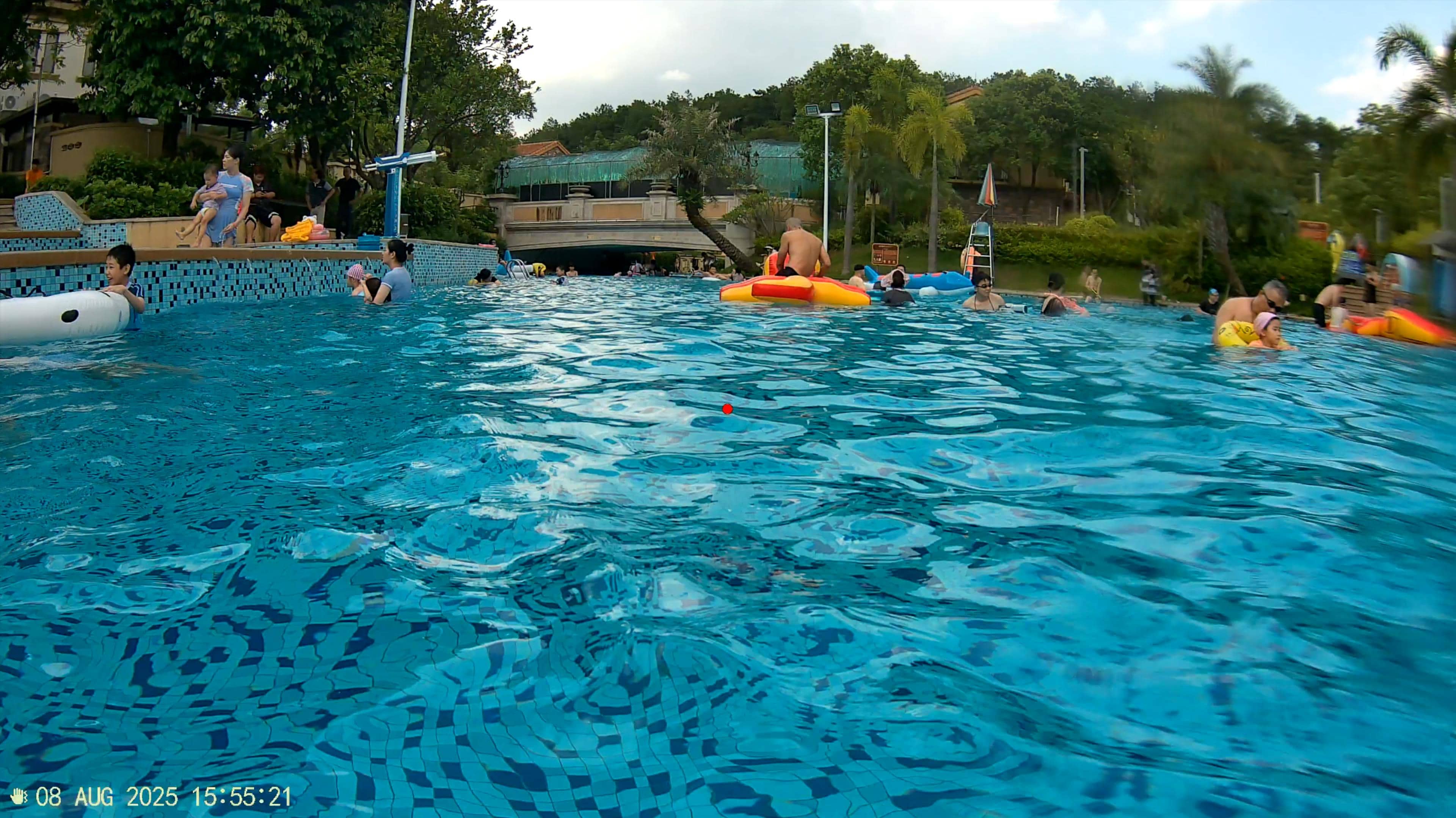 Unleash Summer Fun: Capture Every Splash with Firefly Q8’s IP67 Waterproof Power!(图1)